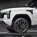 【画像】世界初公開された新型三菱パジェロは2.4Lディーゼル＋８速AT！　実車に触れて確認した詳細情報のすべて 〜 画像2