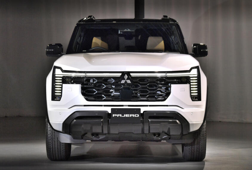 世界初公開された新型三菱パジェロは2.4Lディーゼル＋８速AT！　実車に触れて確認した詳細情報のすべて