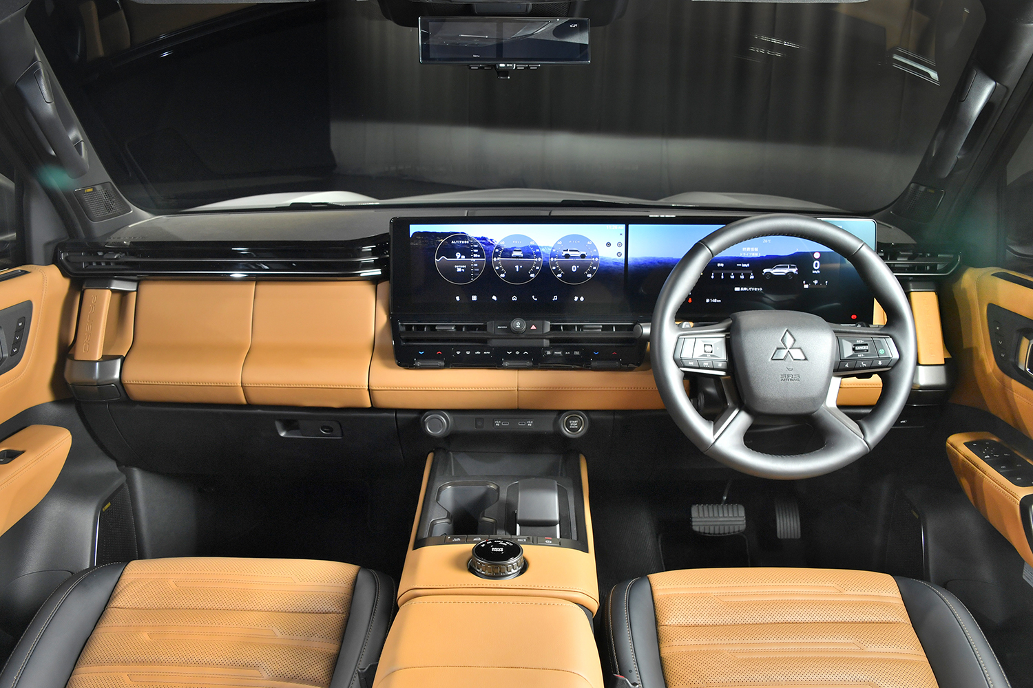 三菱 新型パジェロの車内 〜 画像67