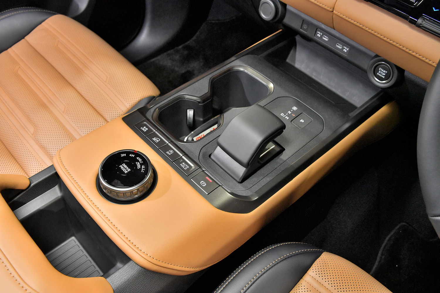 三菱 新型パジェロのスイッチまわり 〜 画像13
