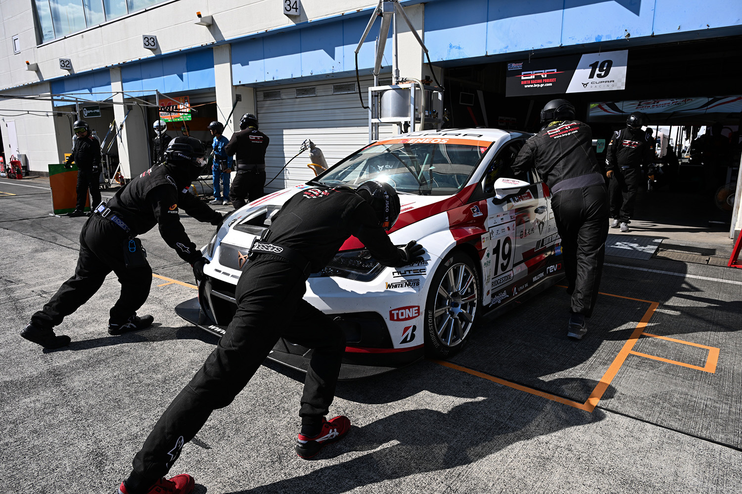 日本最大級のプライベーター「Birth Racing Project」にレースチームの資金事情を直撃した 〜 画像18