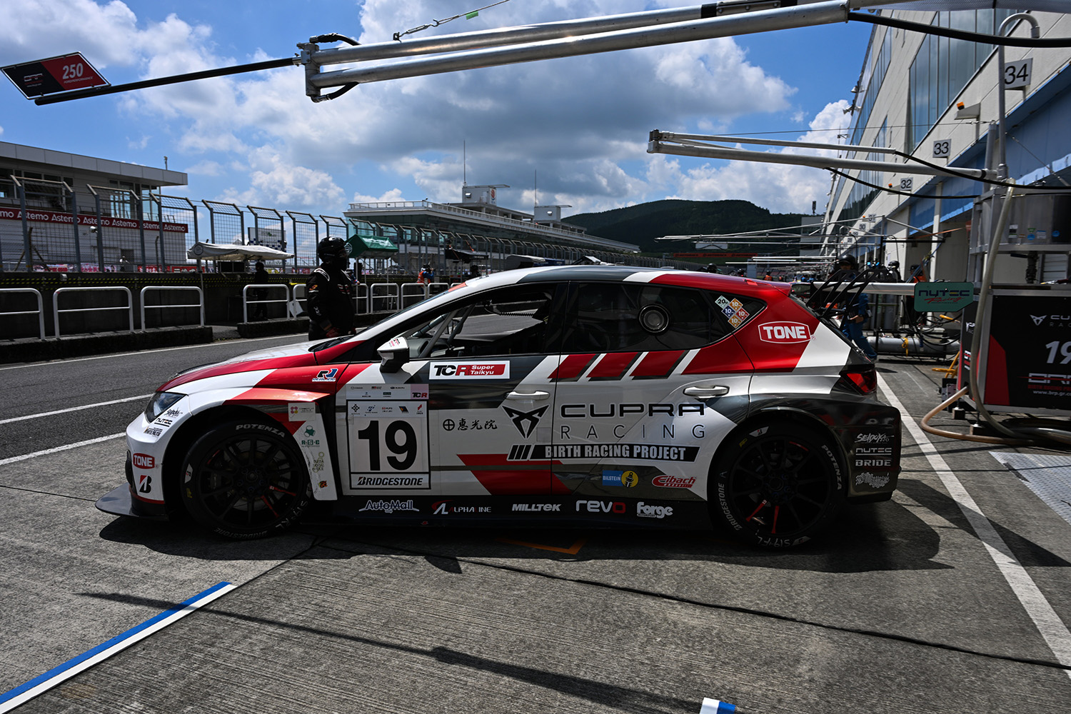 日本最大級のプライベーター「Birth Racing Project」にレースチームの資金事情を直撃した 〜 画像33