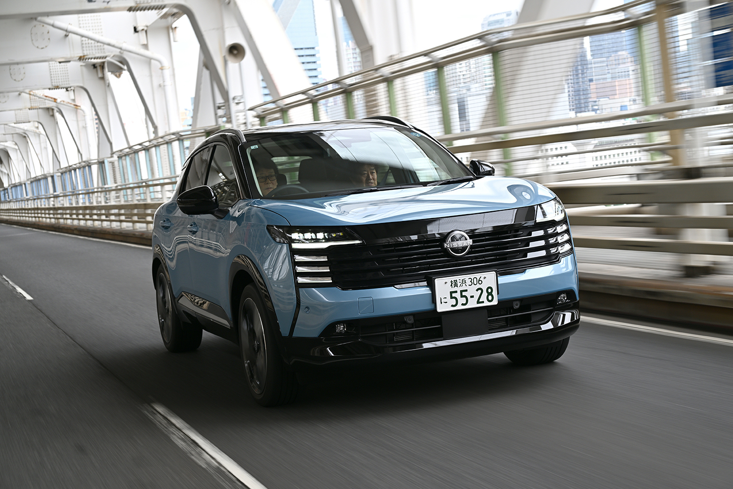 日産 キックス（2代目）　オーロラブルーフレアパール