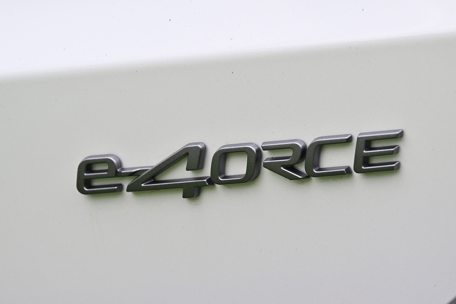 日産 キックス（2代目）のe-4ORCEエンブレム