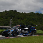 【画像】暑い車内にヘルメット＋レーシングスーツの灼熱地獄！　プロのレーシングドライバーはどうやって暑さ対策をしているのか？ 〜 画像1