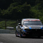 【画像】暑い車内にヘルメット＋レーシングスーツの灼熱地獄！　プロのレーシングドライバーはどうやって暑さ対策をしているのか？ 〜 画像9