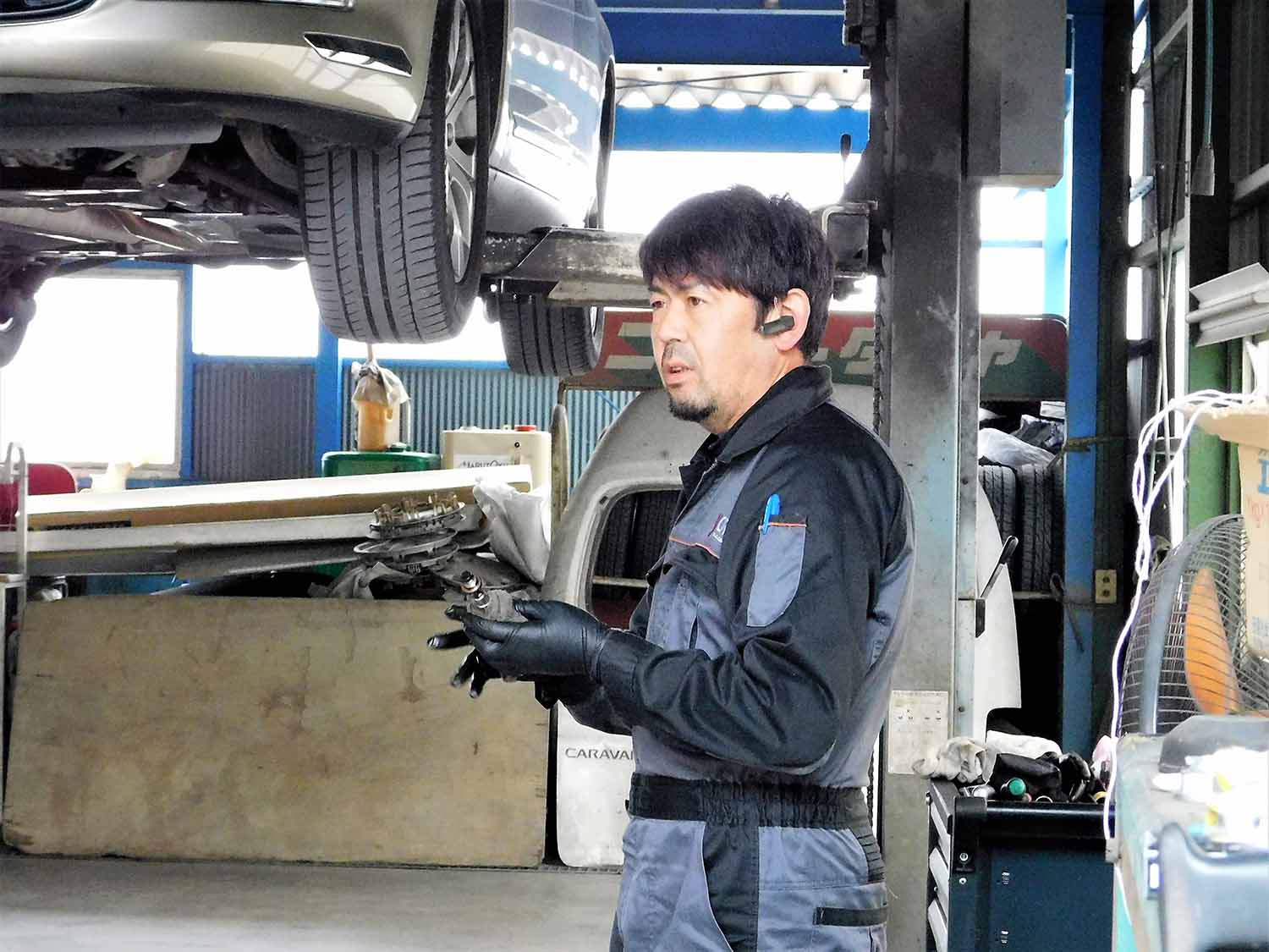 クルマを整備するイメージ