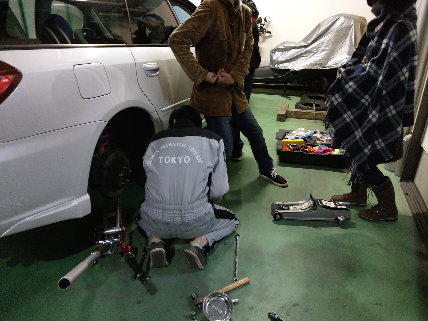 作業着のど定番「ツナギ」が自動車整備士たちに愛される理由 〜 画像6