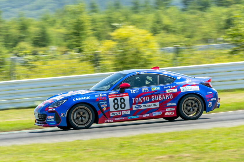 現役のSUPER GTドライバーでさえ苦戦！　GR86／BRZ Cup第４戦十勝ラウンドは猛者たちによる激戦が繰り広げられた