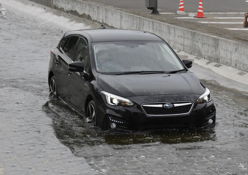 豪雨災害が落ち着いたあとに出てくる二次被害！　悪質業者が流す格安中古車は水没車の可能性アリ