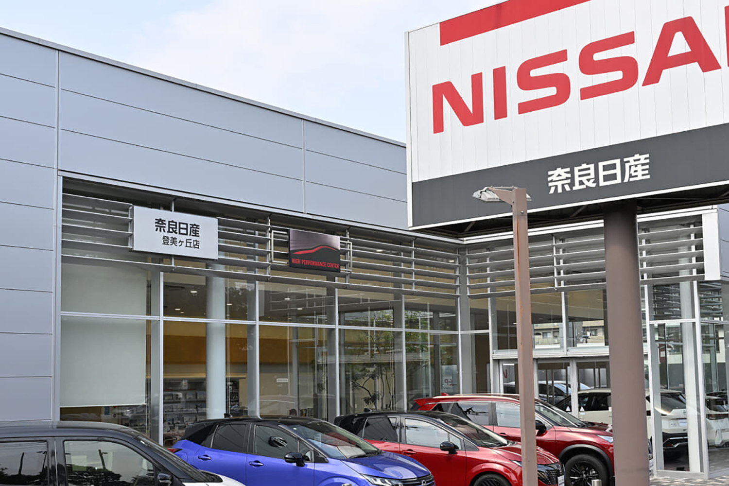 新車ディーラーのイメージ