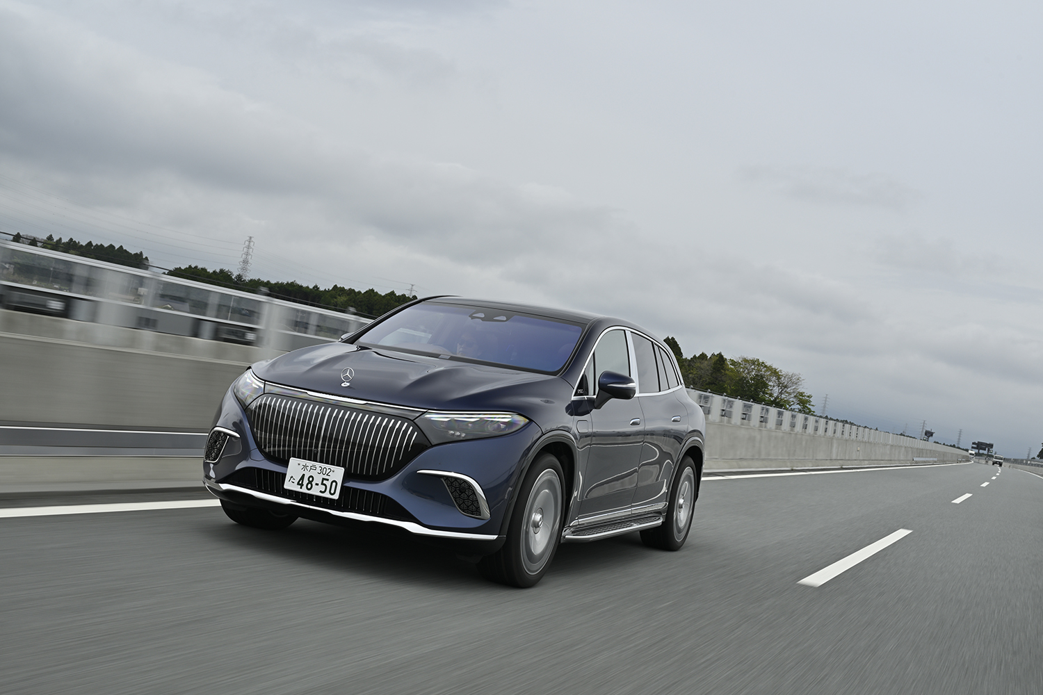 メルセデス・マイバッハ　EQS SUV