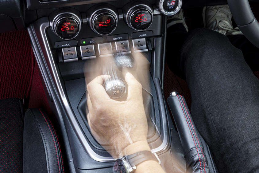 運転が上手くなりたいならマニュアル車……は大きな間違い！　レーシングドライバーが語る「基礎を学ぶオートマ車」の重要性