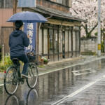 【画像】【悲鳴】「抜くに抜けない……」自転車の青切符導入で”車道ハミ出し”が急増中！　ドライバーを襲う恐怖とイライラ 〜 画像2