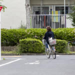 【画像】【悲鳴】「抜くに抜けない……」自転車の青切符導入で”車道ハミ出し”が急増中！　ドライバーを襲う恐怖とイライラ 〜 画像3
