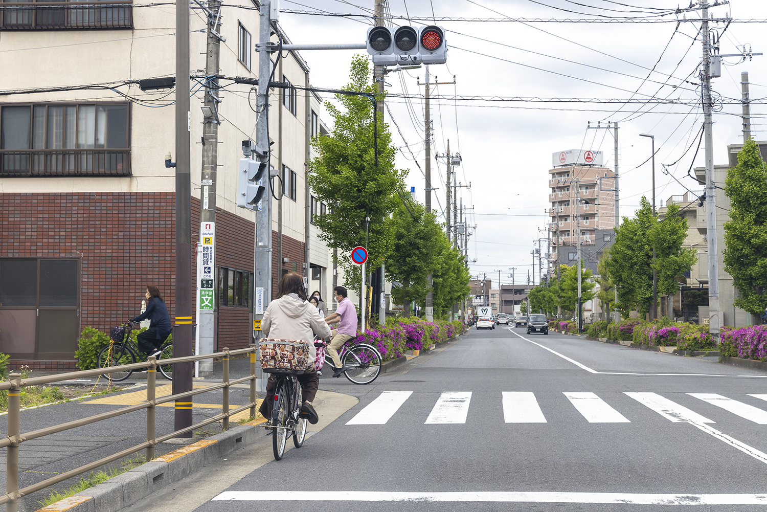 道路脇を走る自転車 〜 画像12