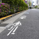 【画像】【悲鳴】「抜くに抜けない……」自転車の青切符導入で”車道ハミ出し”が急増中！　ドライバーを襲う恐怖とイライラ 〜 画像23