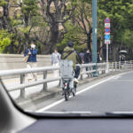 【画像】【悲鳴】「抜くに抜けない……」自転車の青切符導入で”車道ハミ出し”が急増中！　ドライバーを襲う恐怖とイライラ 〜 画像26