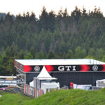 【画像】現役F1ドライバーの参戦で草レースがとんでもないことに！　フェルスタッペンが降臨したニュル24時間の熱狂っぷりが凄い【みどり独乙通信】 〜 画像3