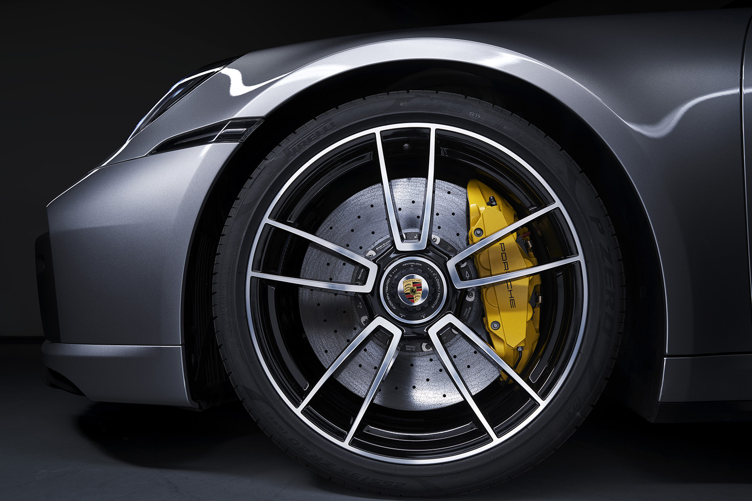 ポルシェ911のエンジンは350馬力でブレーキは1200馬力！　レーシングドライバーが語る「制動馬力」とは
