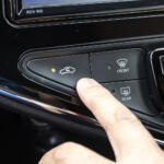 【画像】電車と違って逃げ場もなし！　体臭がもたらすクルマの「スメハラ問題」の正解とは？ 〜 画像3