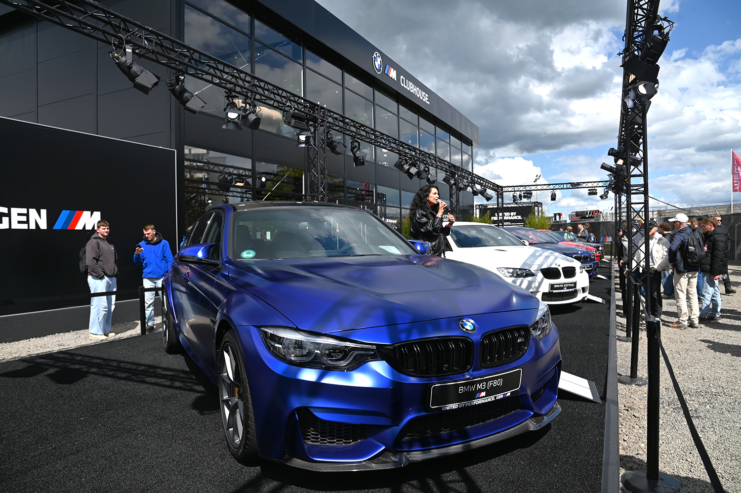 ニュルブルクリンク24時間レースのイベント広場のBMWブース