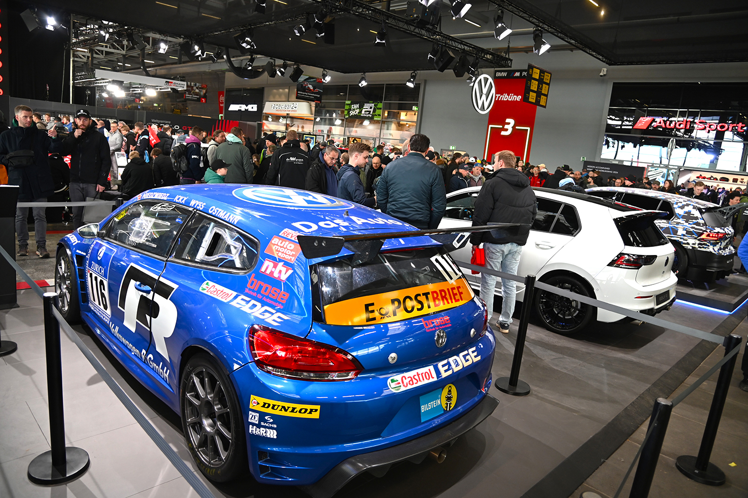 ニュルブルクリンク24時間レースのイベント広場のVWブース