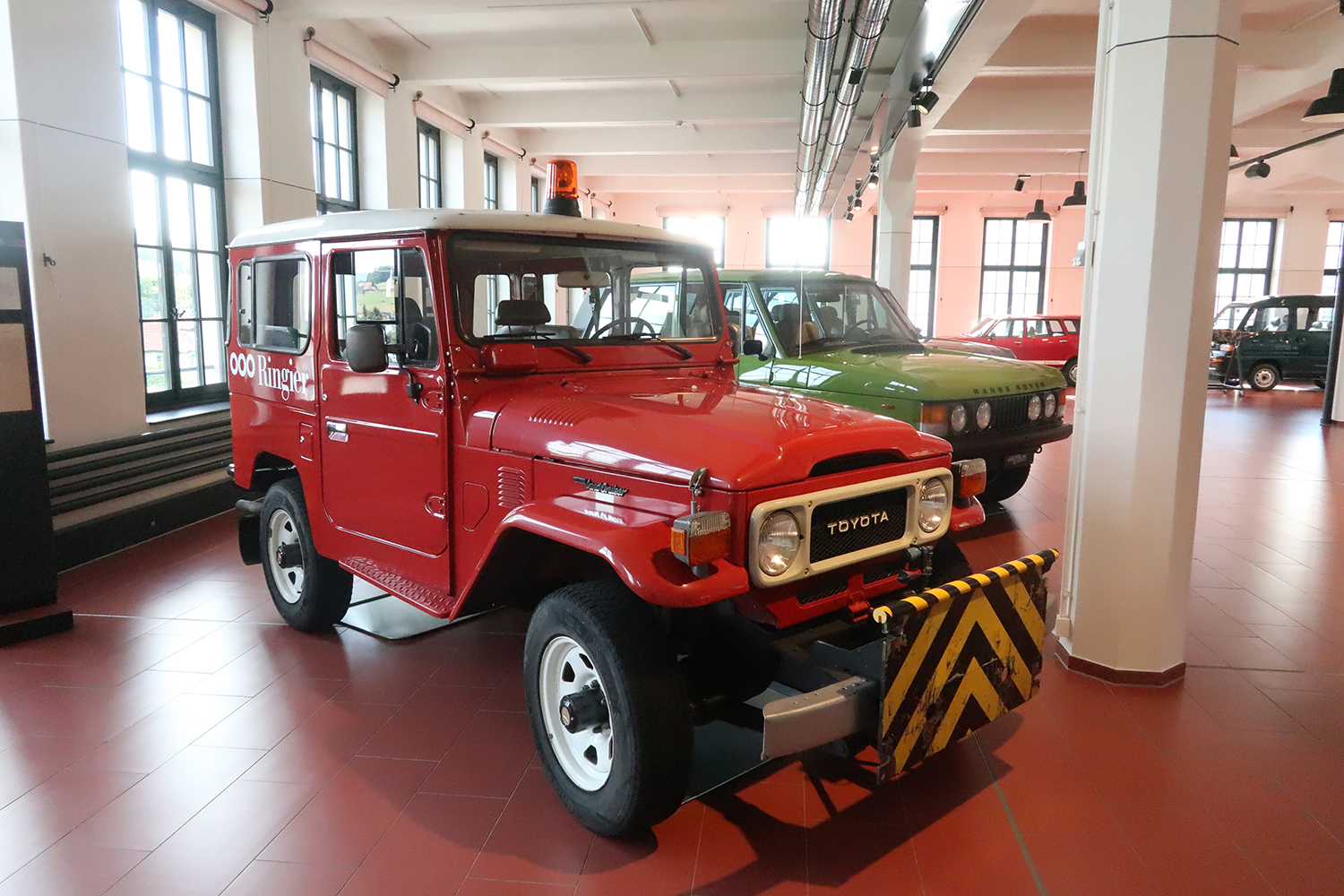 1984 Toyota Land-Cruiser J40 Full-Size 2-Door SUV