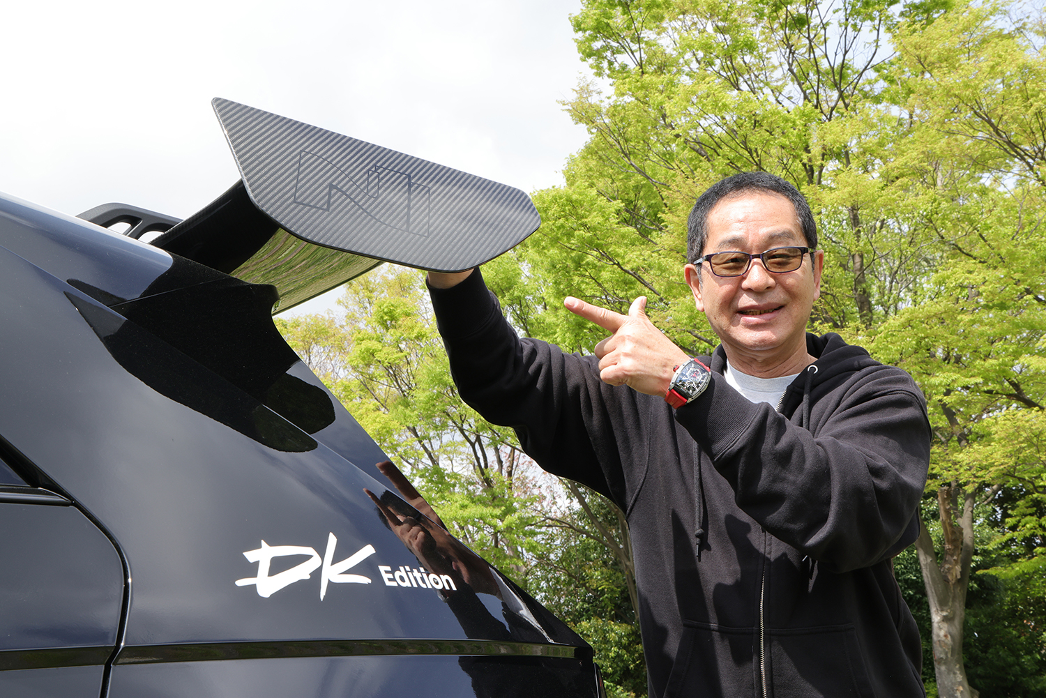 ヒョンデ・アイオニック5 N DKエディションのリヤウイングと土屋さん