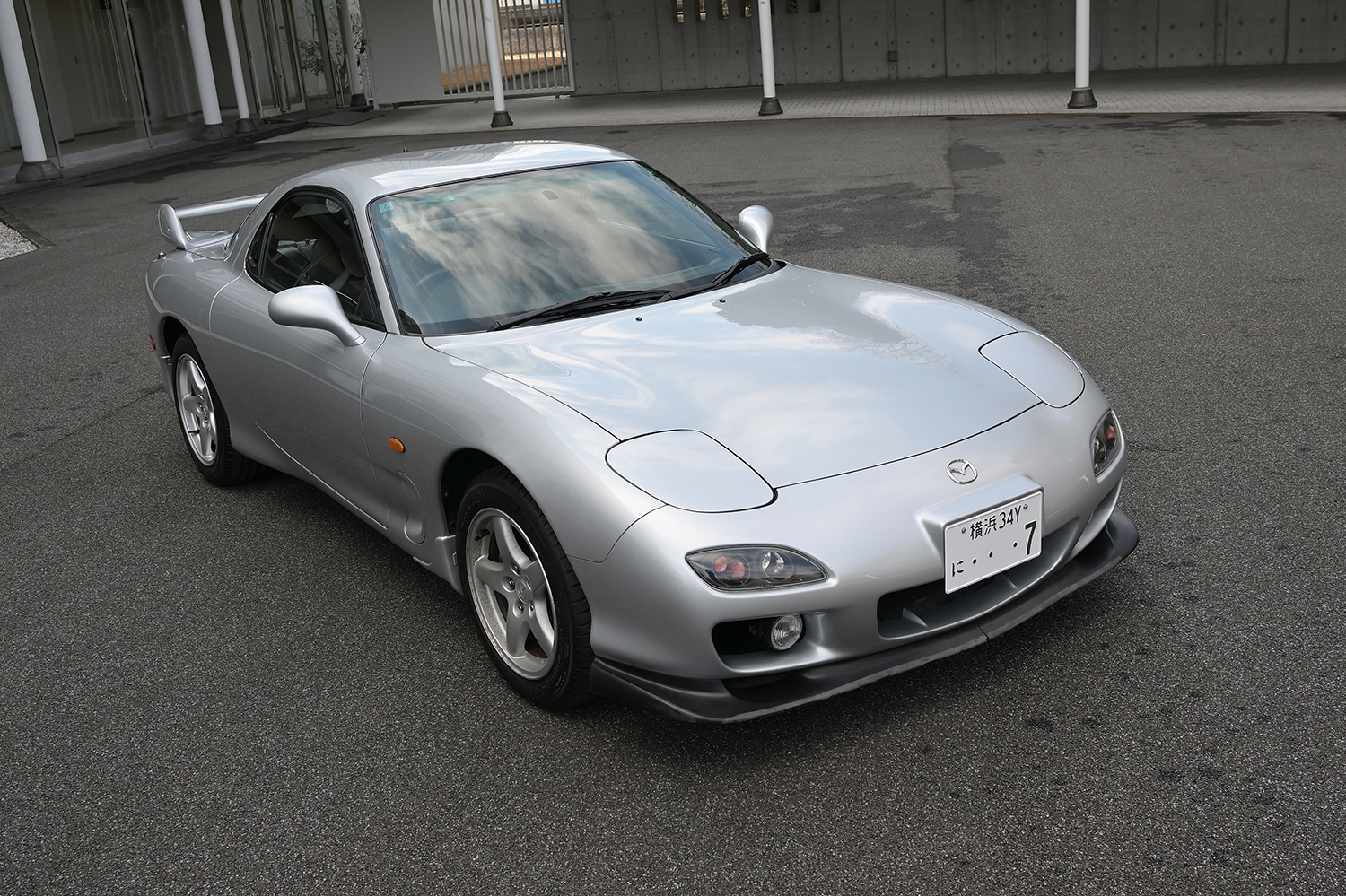 マツダRX-7のフロントスタイリング