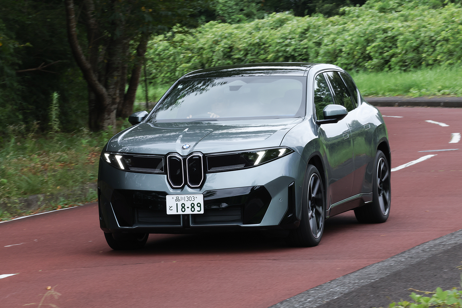 BMW iX3の走行