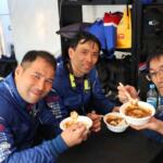 【画像】ニュル24時間レース名物STIチームの「NBRカレー」が消えた！　過酷なレースを支えた代役は「おにぎり」と「キュウリの浅漬け」だった 〜 画像2