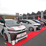 【画像】富士スピードウェイに700台超のカスタムカーが集結。熱狂のKUHL大感謝オフ会と突如発表された「KUHL×日産×映画」コラボ企画 〜 画像11