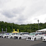 【画像】富士スピードウェイに700台超のカスタムカーが集結。熱狂のKUHL大感謝オフ会と突如発表された「KUHL×日産×映画」コラボ企画 〜 画像12