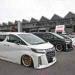 【画像】富士スピードウェイに700台超のカスタムカーが集結。熱狂のKUHL大感謝オフ会と突如発表された「KUHL×日産×映画」コラボ企画 〜 画像14