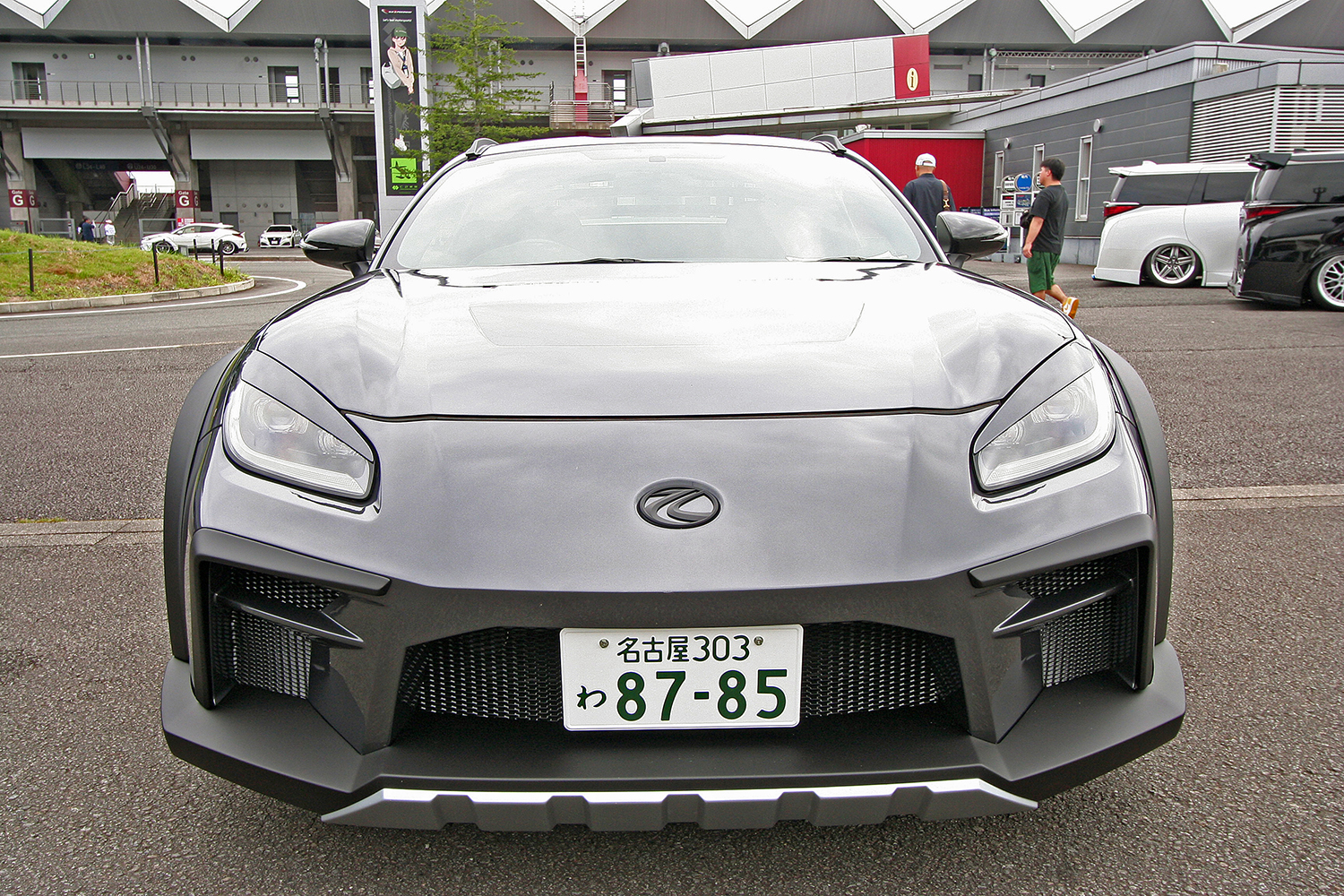 KUHLが始めたカスタムカーのレンタカー事業