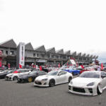 【画像】富士スピードウェイに700台超のカスタムカーが集結。熱狂のKUHL大感謝オフ会と突如発表された「KUHL×日産×映画」コラボ企画 〜 画像50