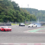 【画像】富士スピードウェイに700台超のカスタムカーが集結。熱狂のKUHL大感謝オフ会と突如発表された「KUHL×日産×映画」コラボ企画 〜 画像59