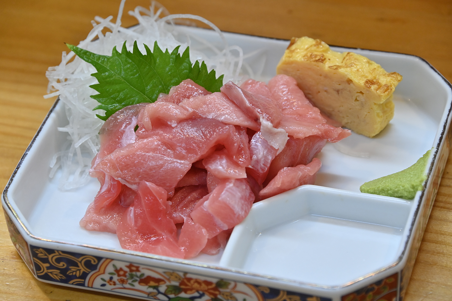 「市場食堂 大阪屋」のマグロぶつ