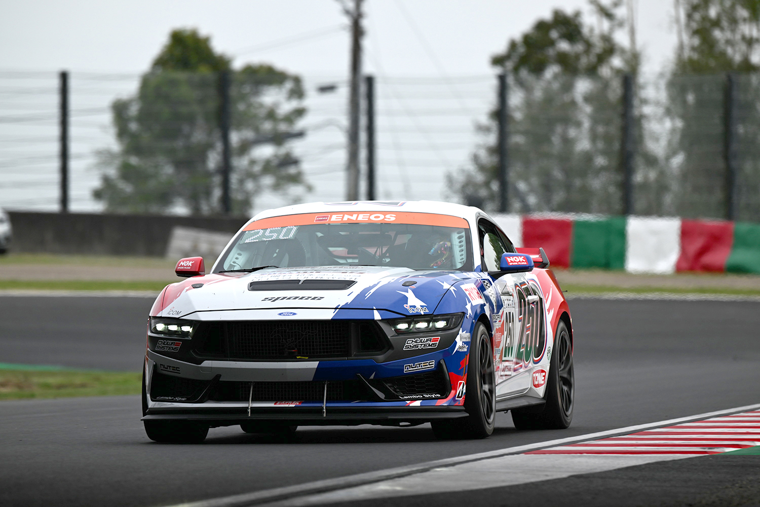 S耐に参戦するBRPのフォード・マスタング・ダークホースRの走行