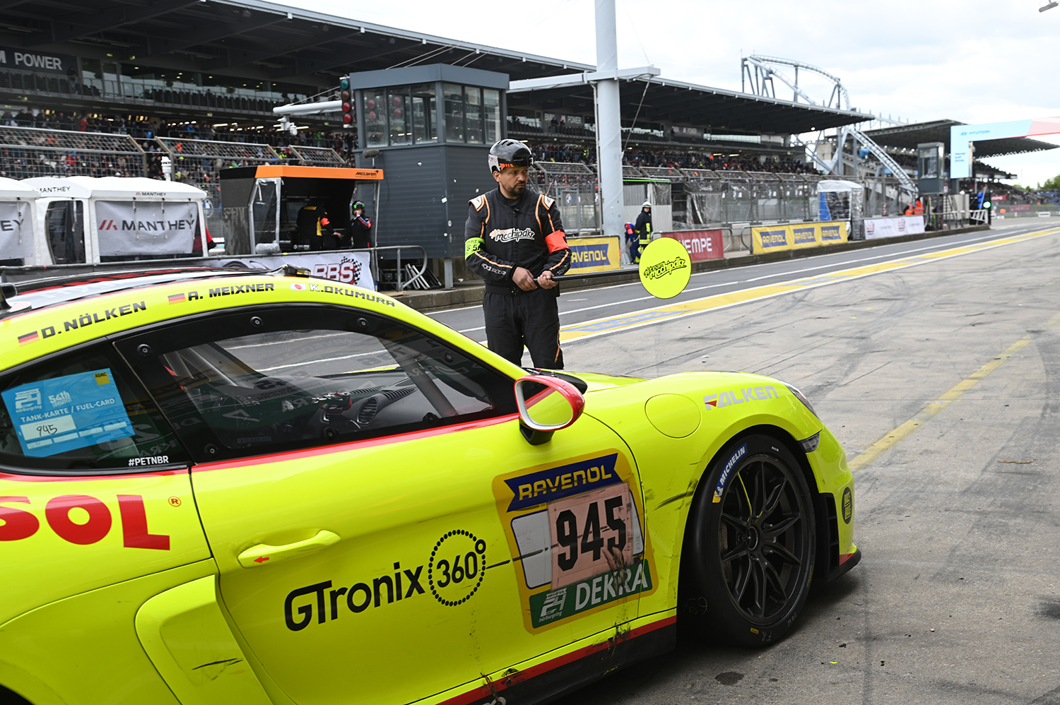 ニュル24時間レースに参戦する日本人ジェントルマンレーサーの素顔とは【みどり独乙通信】