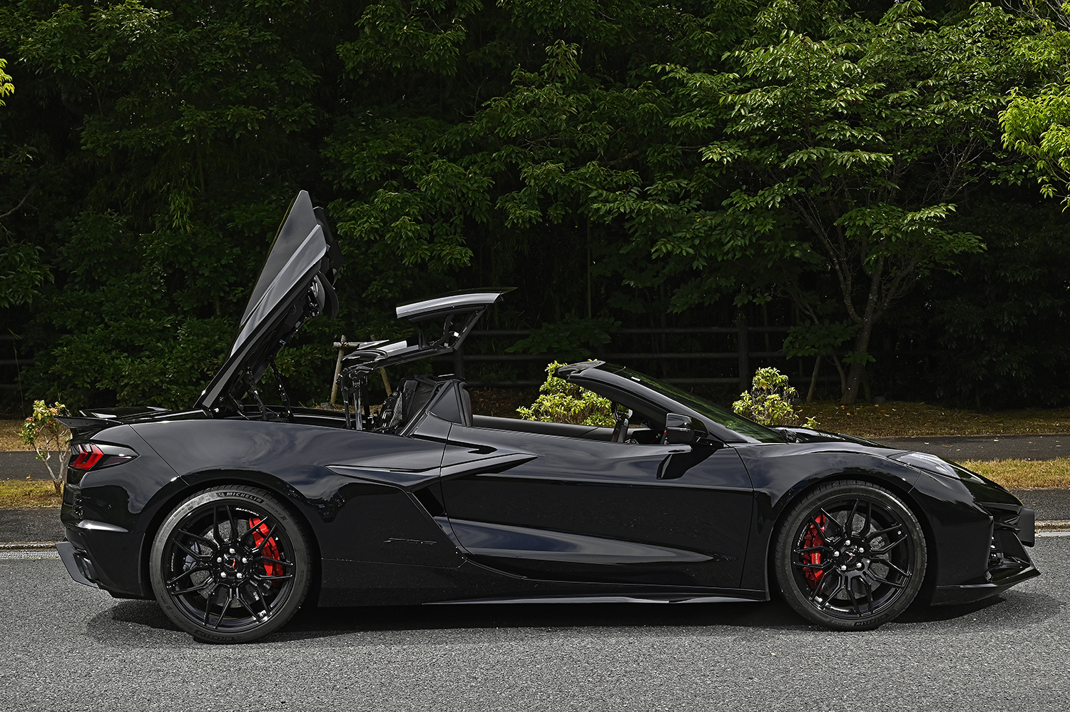 シボレー・コルベットZ06のルーフの開閉