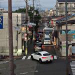 １kmあたり３〜５億円もかかるがそれでもやるべき！　道路の「電柱」をなくし地中化する計り知れないメリットとは