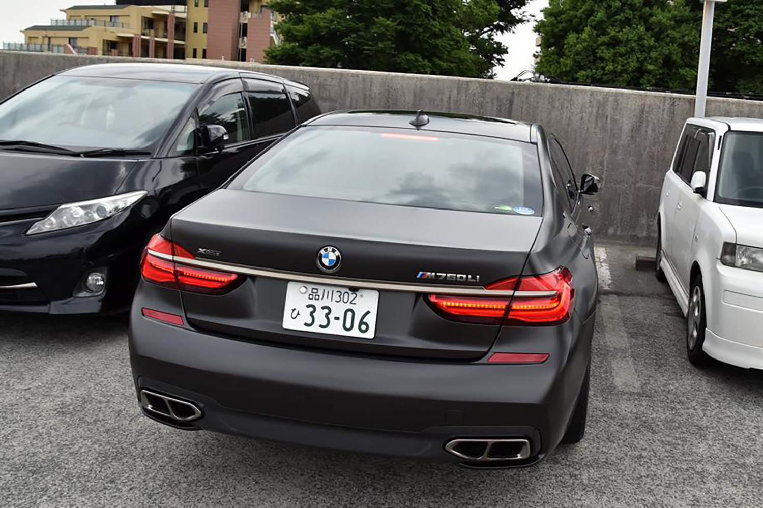 大柄なクルマの前向き駐車