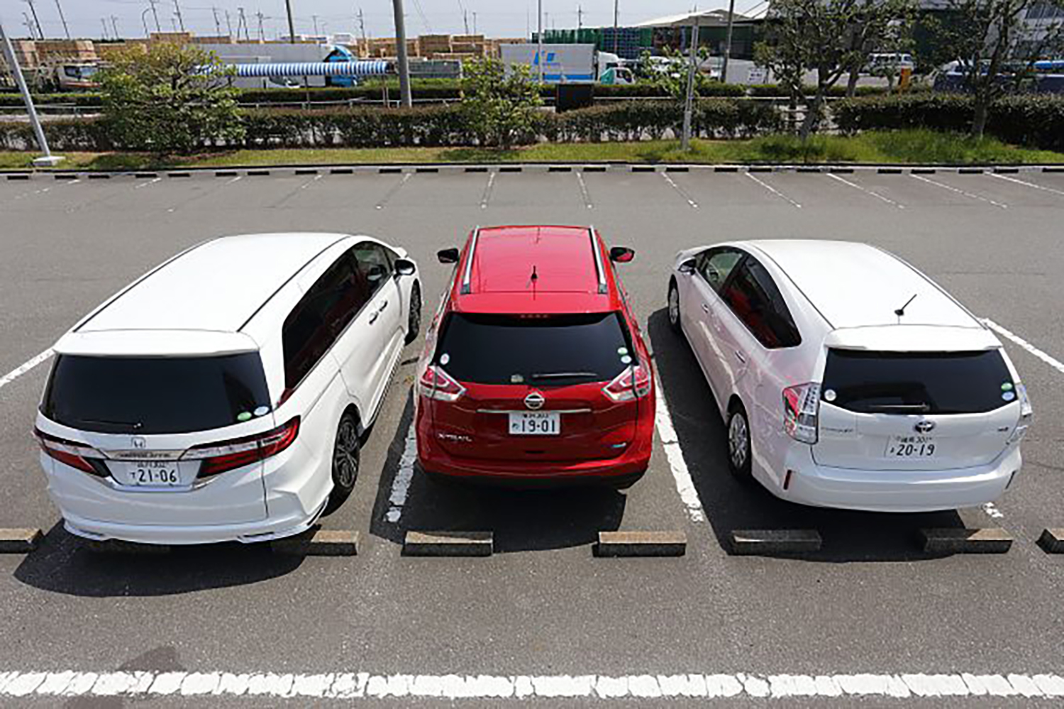 車止めがある駐車場