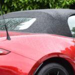 「だって布でしょ？　しみ込むんじゃ……」　ソフトトップのオープンカーは大雨でも雨漏りしないのか？