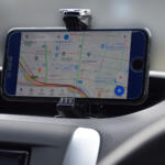 【画像】スマホさえイジらなきゃ大丈夫……は間違い！　車載ナビの操作もアウトになる「ながら運転」の違反 〜 画像3