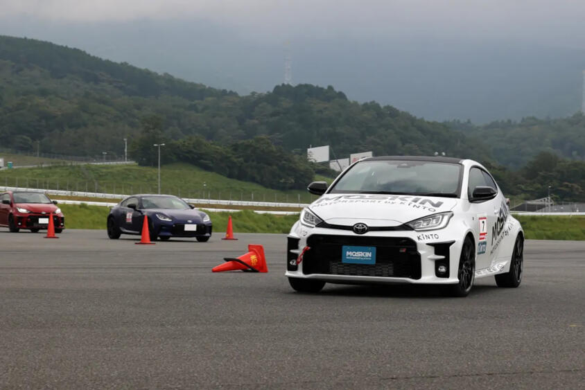 公道では試せない「滑る・止まる」をGRヤリスや86で安全に体験！　楽しみながらドラテクを習得できる「MOSKIN」のドライビングレッスンとは