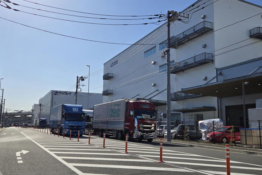 走行距離は短くとも過酷な現場！　知られざる港湾トラックドライバーの厳しい仕事