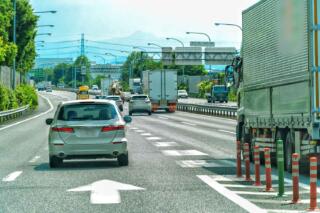 高速道路の合流で「加速しないクルマ」が危険な理由